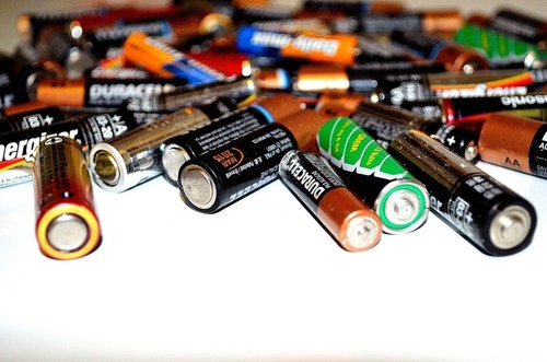 Tipos de pilas eléctricas: alcalinas, recargables y botón